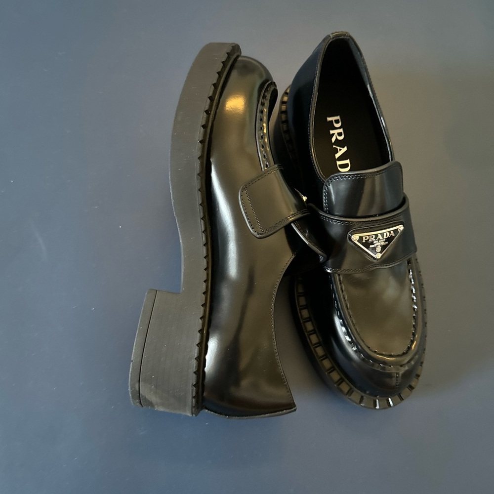 Prada Black Patent Leather Loafers with Logo Plaque - Picture 2 of 5